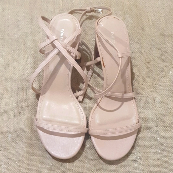 💟 HOST PICK💟FOREVER NEW NWT Size 7 / 38 Nude Strappy Heels with mid block heel - Picture 3 of 6
